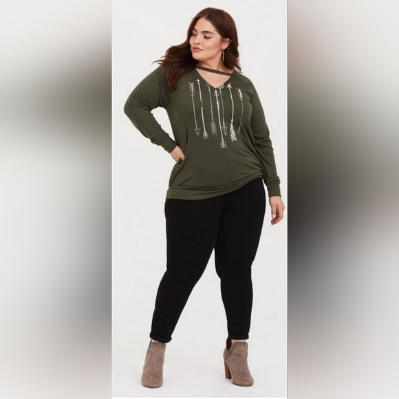 Torrid lightweight olive choker sweatshirt with arrows size 1 - Picture 3 of 6